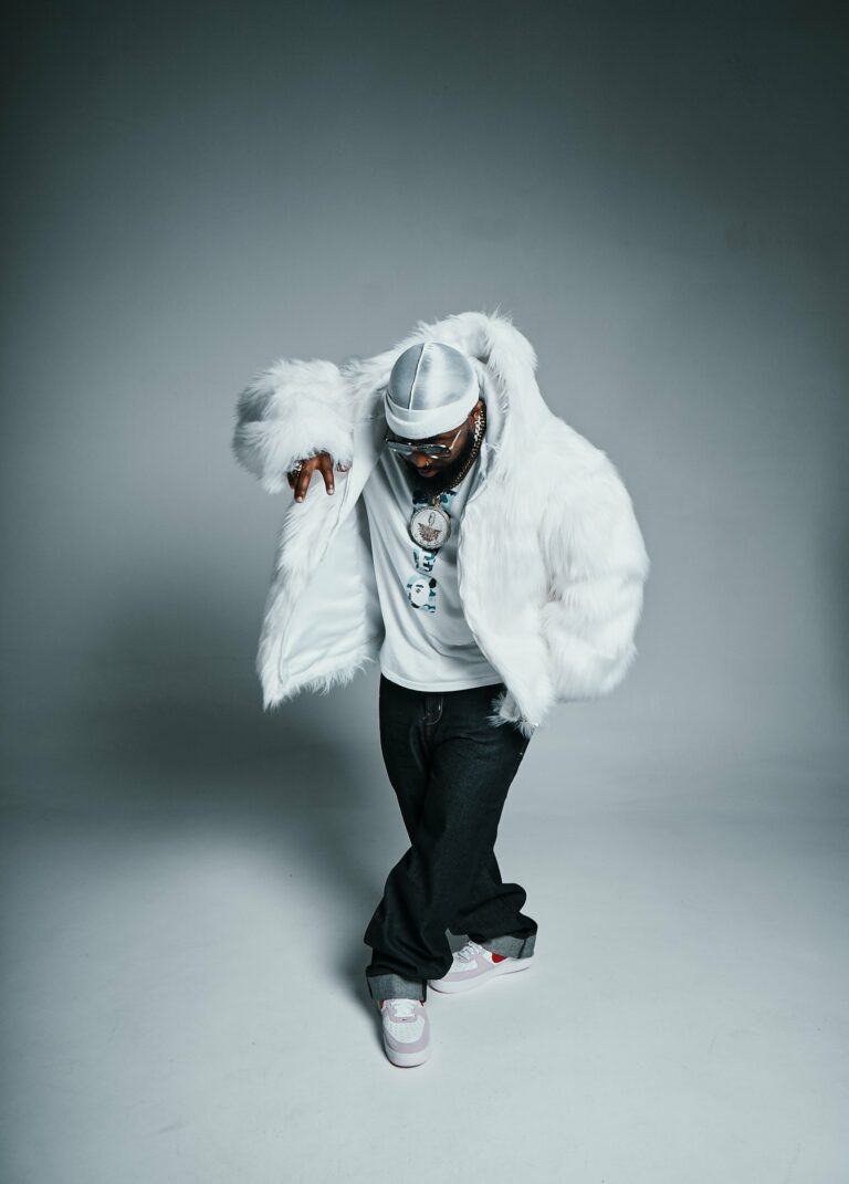 Cassper throws his hat in the diss track ring with "4 Steps Back" The